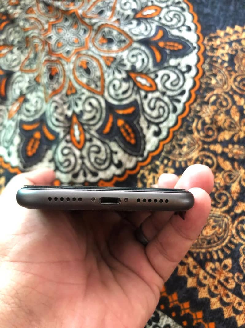 Apple iPhone 11 3