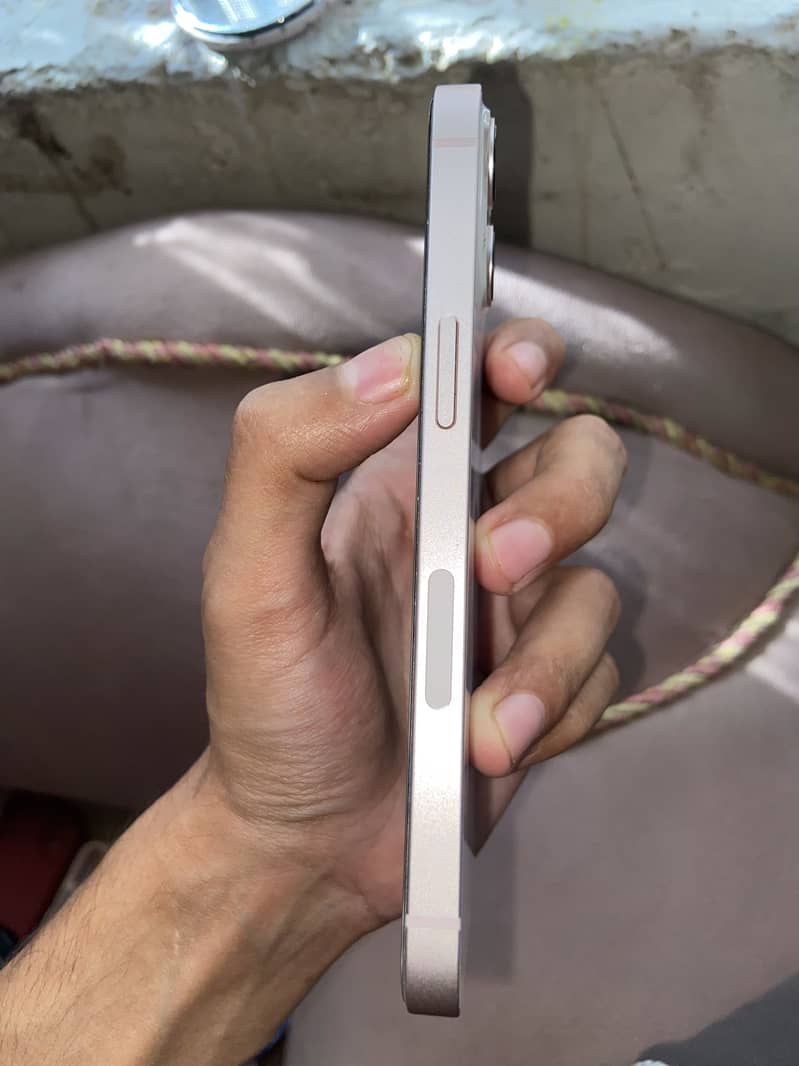 Apple iPhone 13 1