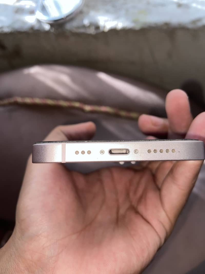 Apple iPhone 13 4