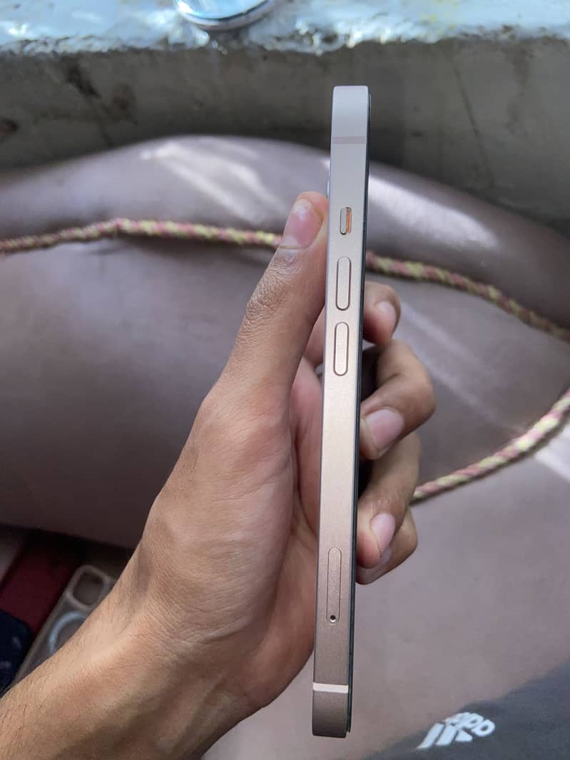 Apple iPhone 13 5