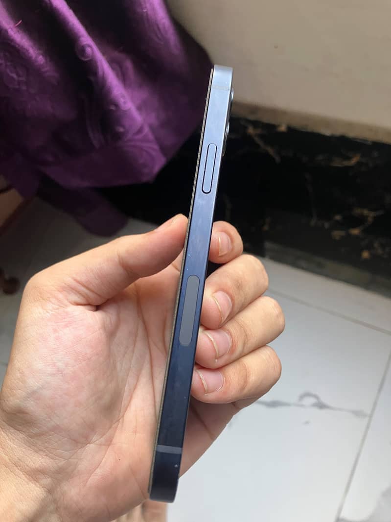 Apple iPhone 12 2