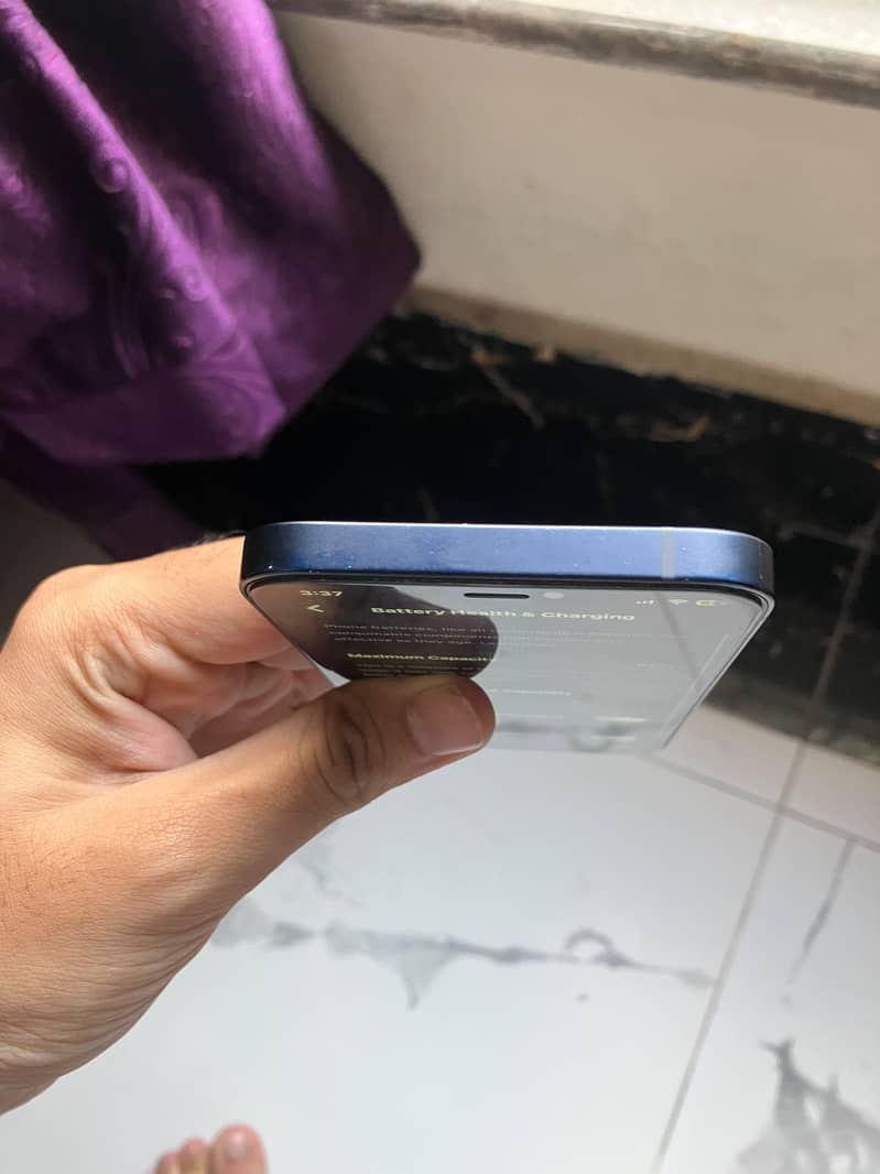 Apple iPhone 12 4