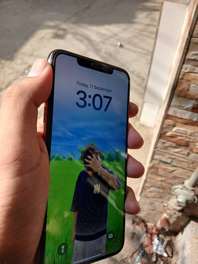 iPhone XS Max 4