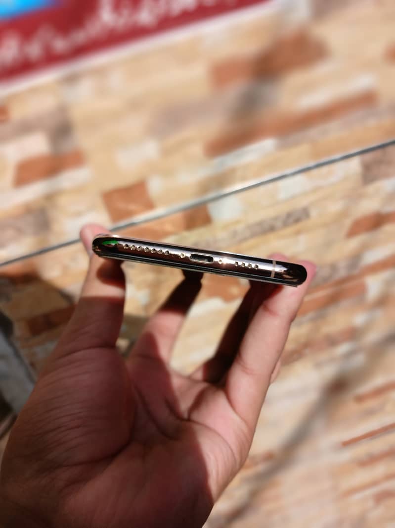 iPhone XS Max 5