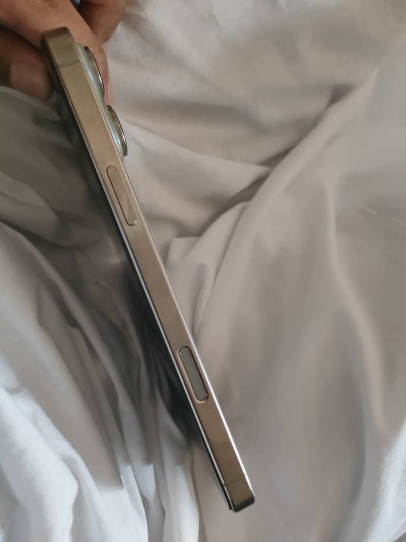 Apple iPhone 16 Pro Max 3