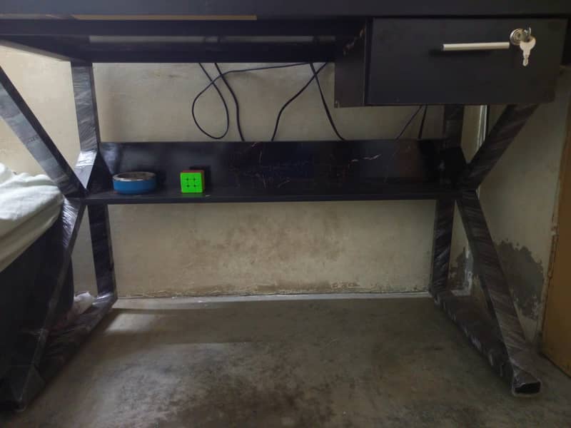 COMPUTER TABLE 2