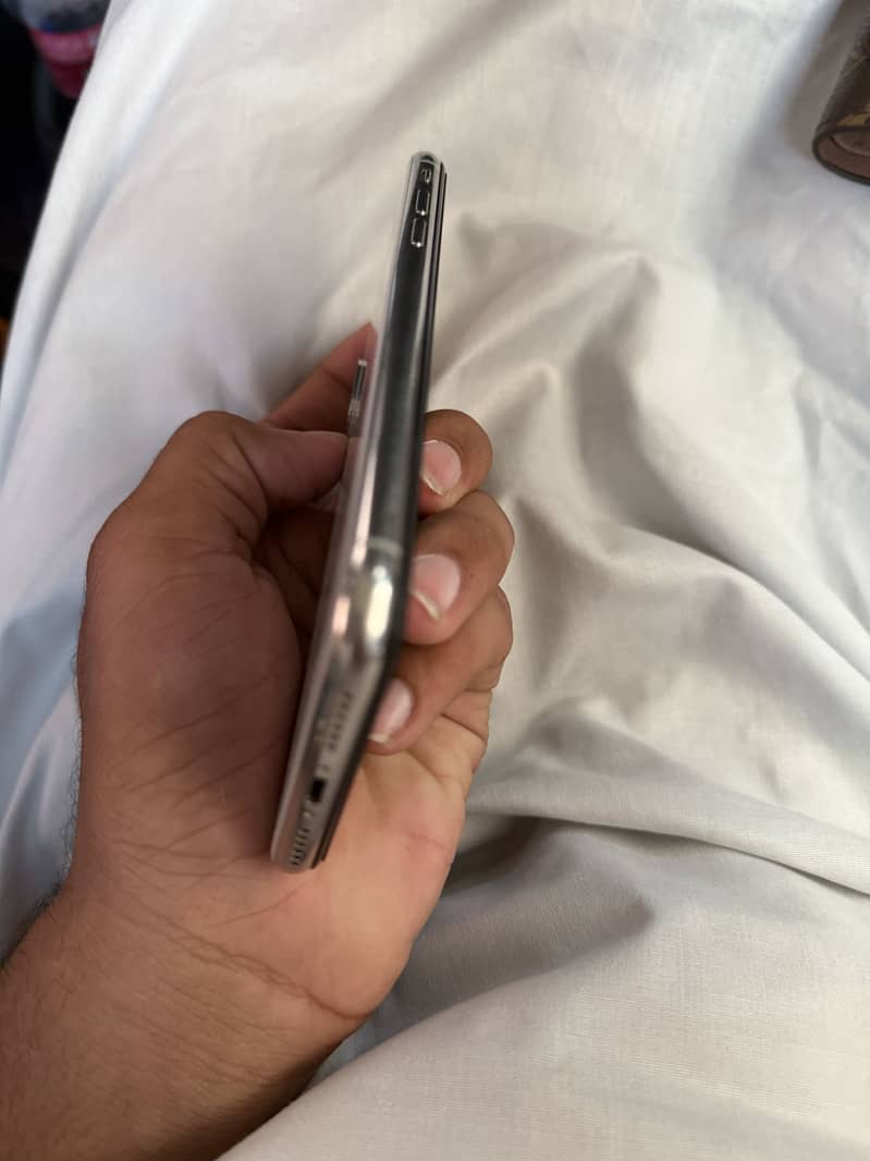 Apple iPhone X 3