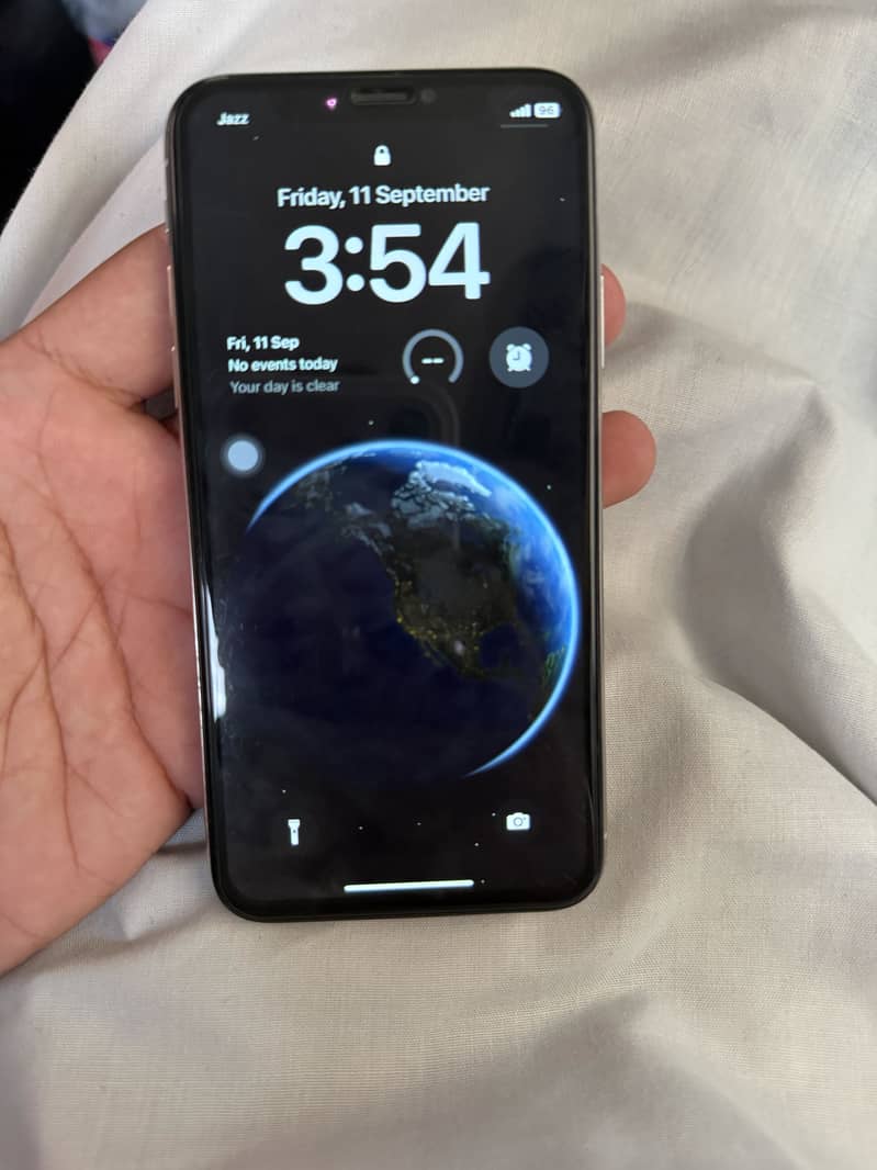 Apple iPhone X 4