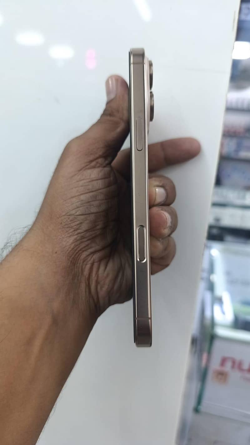 Apple iPhone 16 Pro Max 2