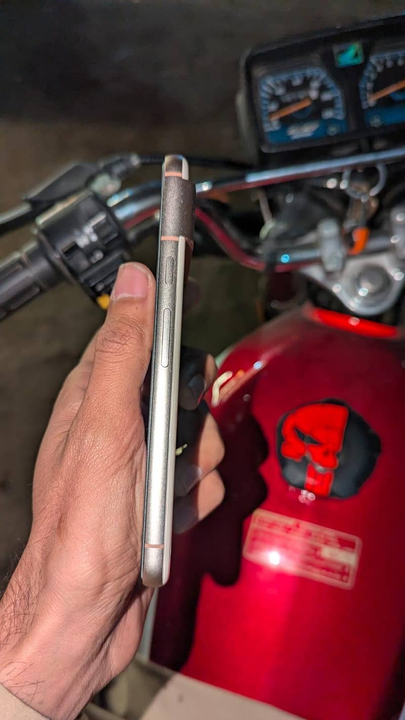 Google Pixel 8 5