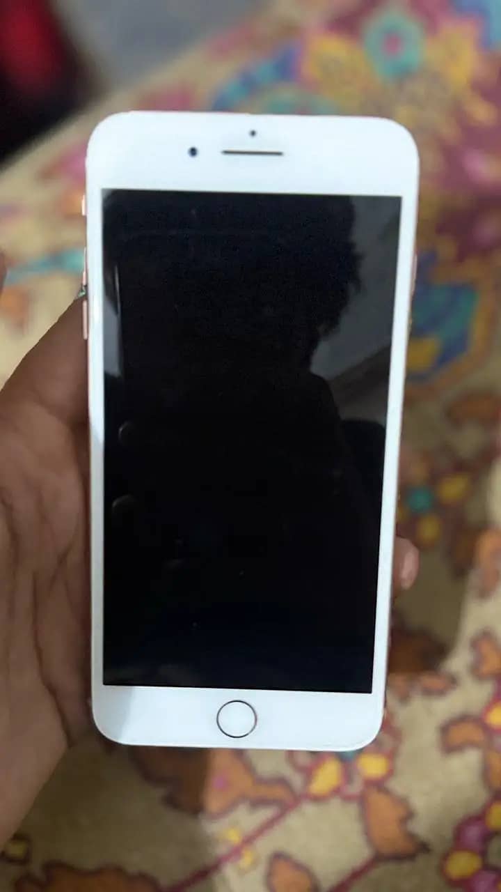 Apple iPhone 8 Plus 4