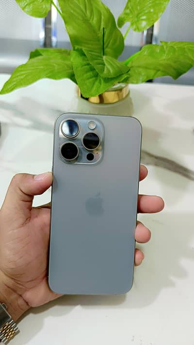 Apple iPhone 15 Pro Max factory unlocked