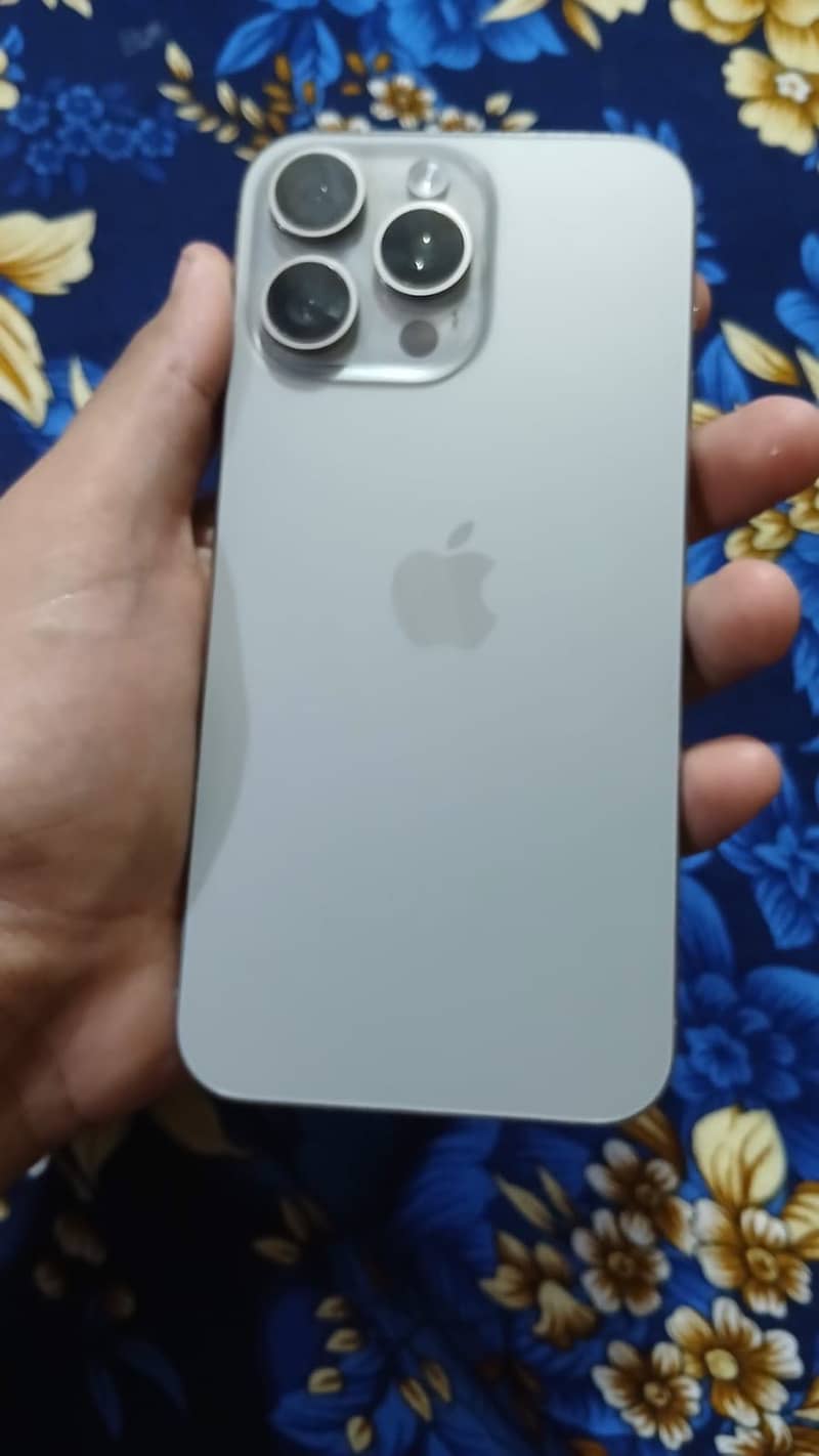 iPhone 15 Pro Max 1
