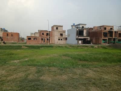 Prime 5 Marla Plot For Sale in Orchard Block Park View City, Lahore