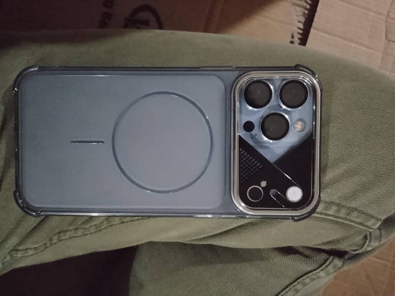 Apple iPhone 13 Pro Max 0