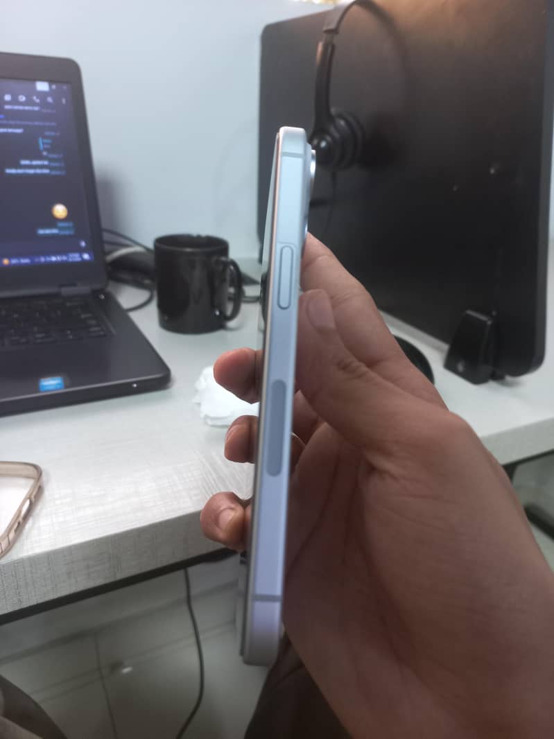 Apple iPhone 15 4
