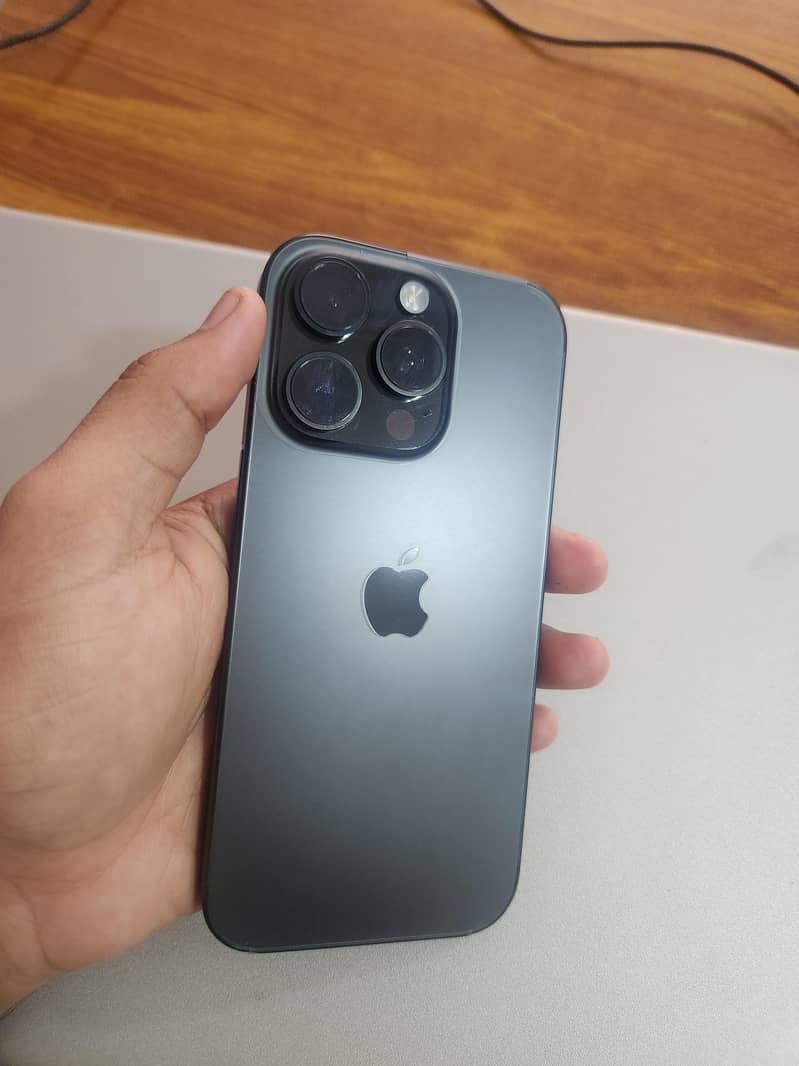 Apple iPhone 16 Pro 0