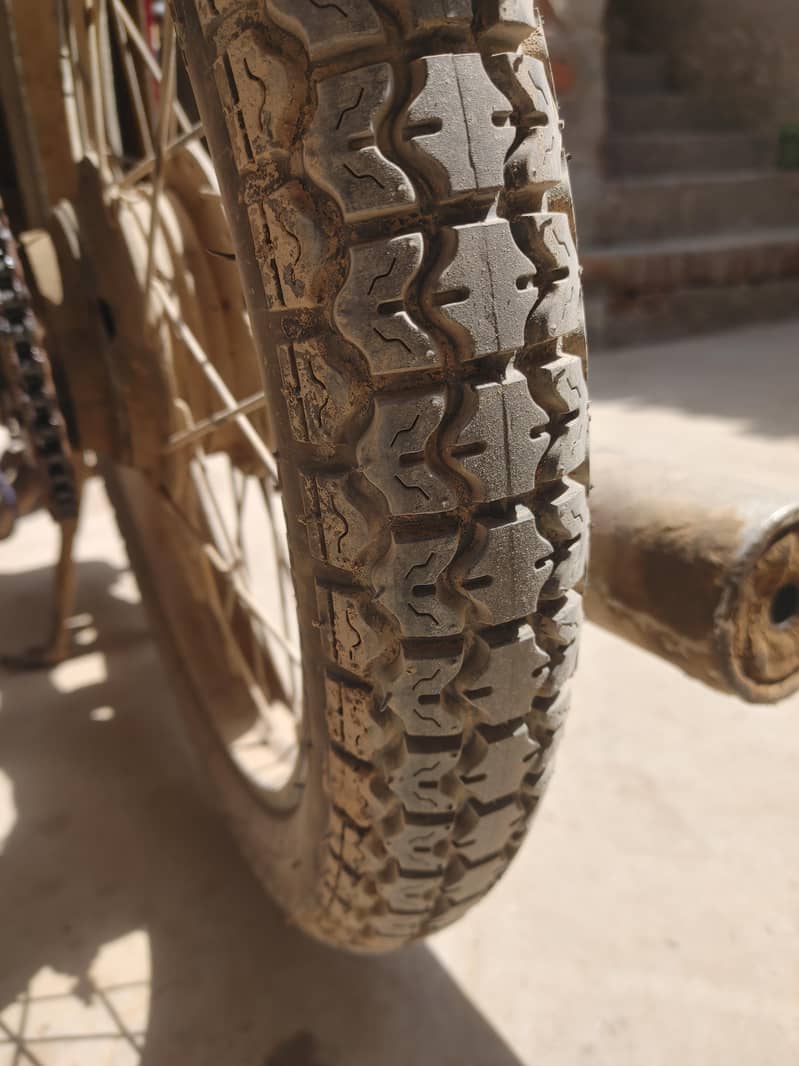 ماڈل2005 اور کاپی  جینن 14