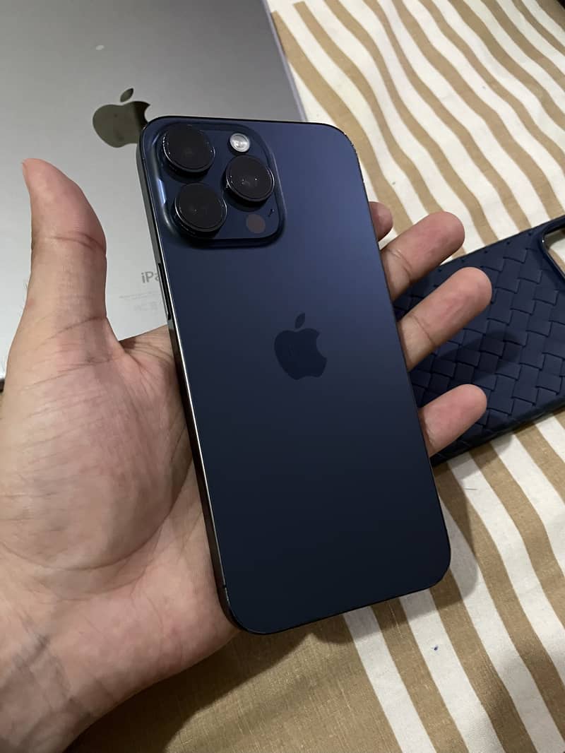 Apple iPhone 15 Pro Max 0