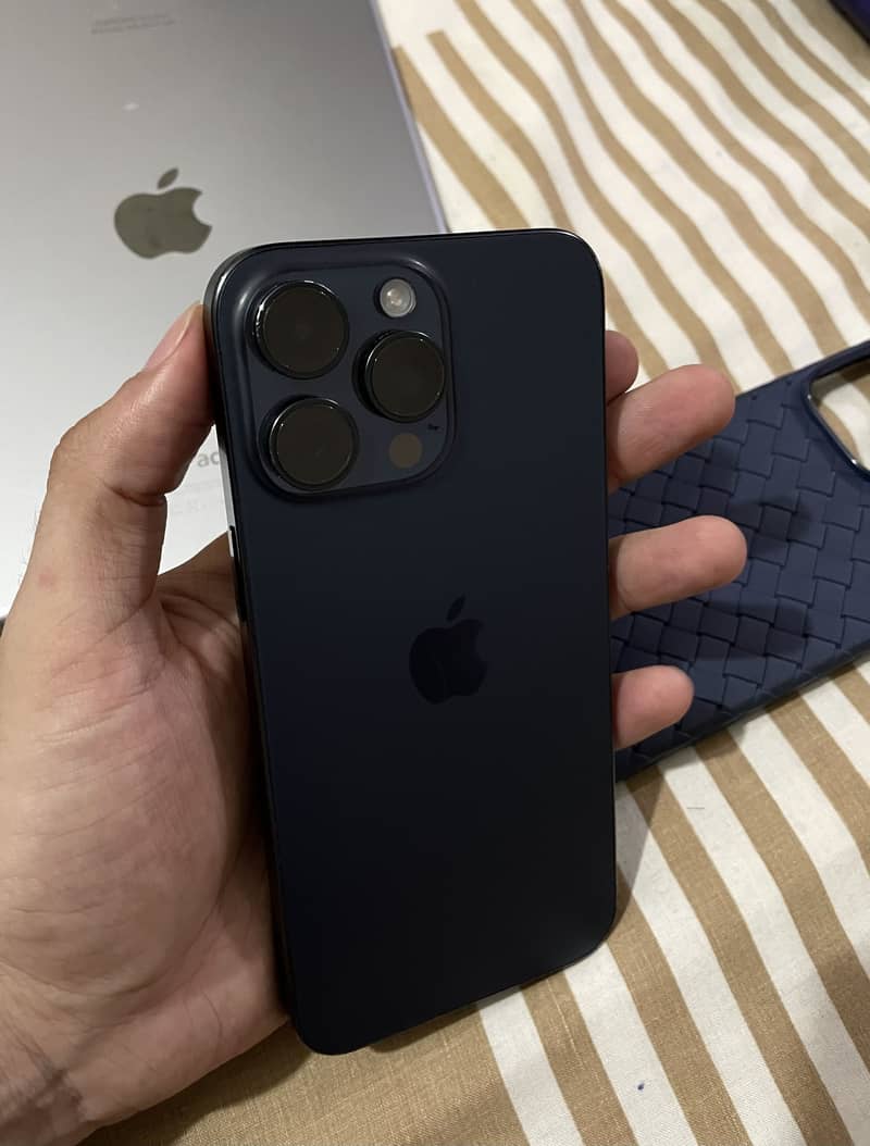 Apple iPhone 15 Pro Max 1