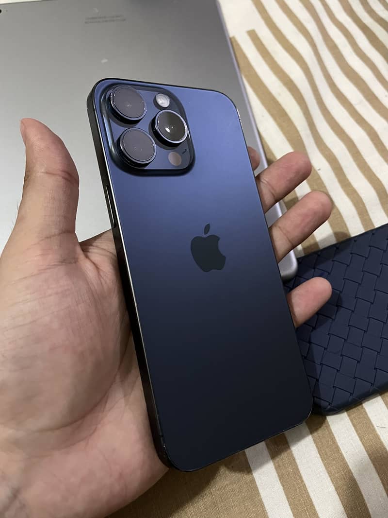 Apple iPhone 15 Pro Max 5