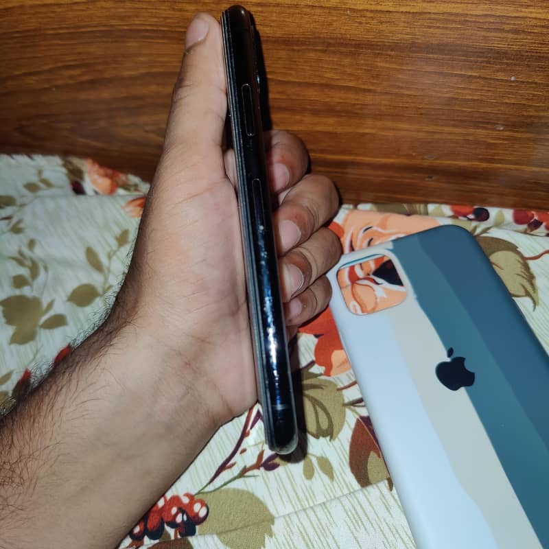 Apple iPhone X 4