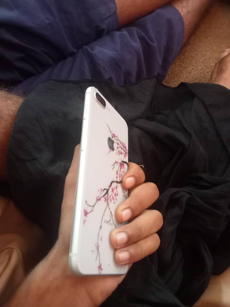 Apple iPhone 8 Plus 2