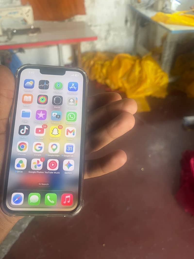 Apple iPhone 13 5
