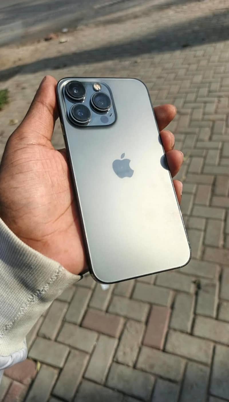 Apple iPhone 13 Pro 1