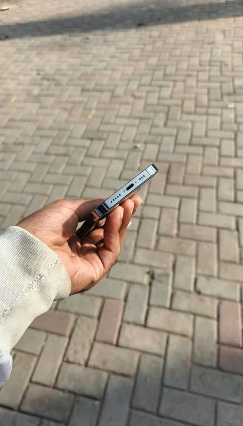 Apple iPhone 13 Pro 2