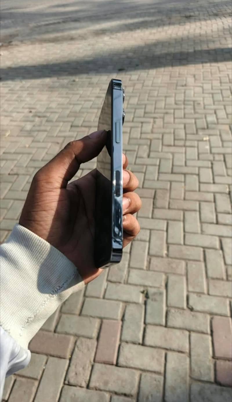 Apple iPhone 13 Pro 3