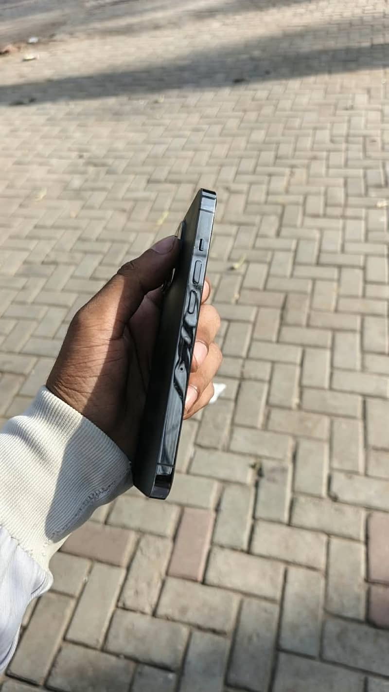 Apple iPhone 13 Pro 4