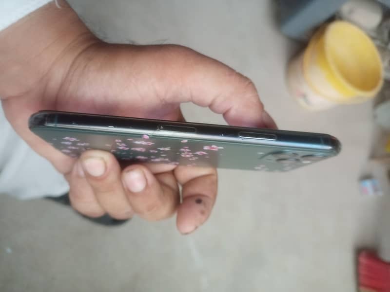 Apple iPhone 11 Pro 4
