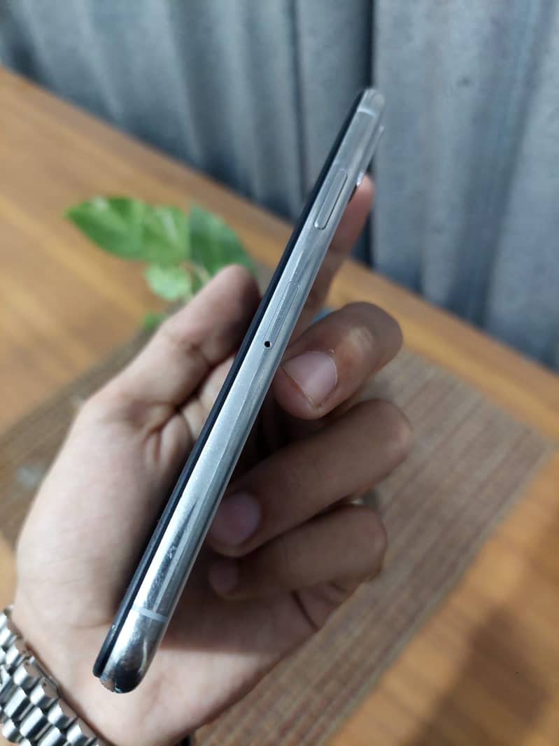 Apple iPhone X 3