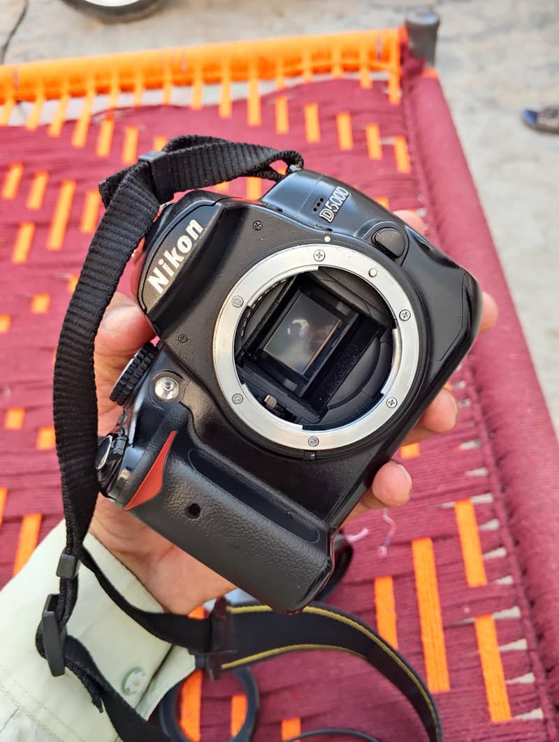 Nikon D5000 0