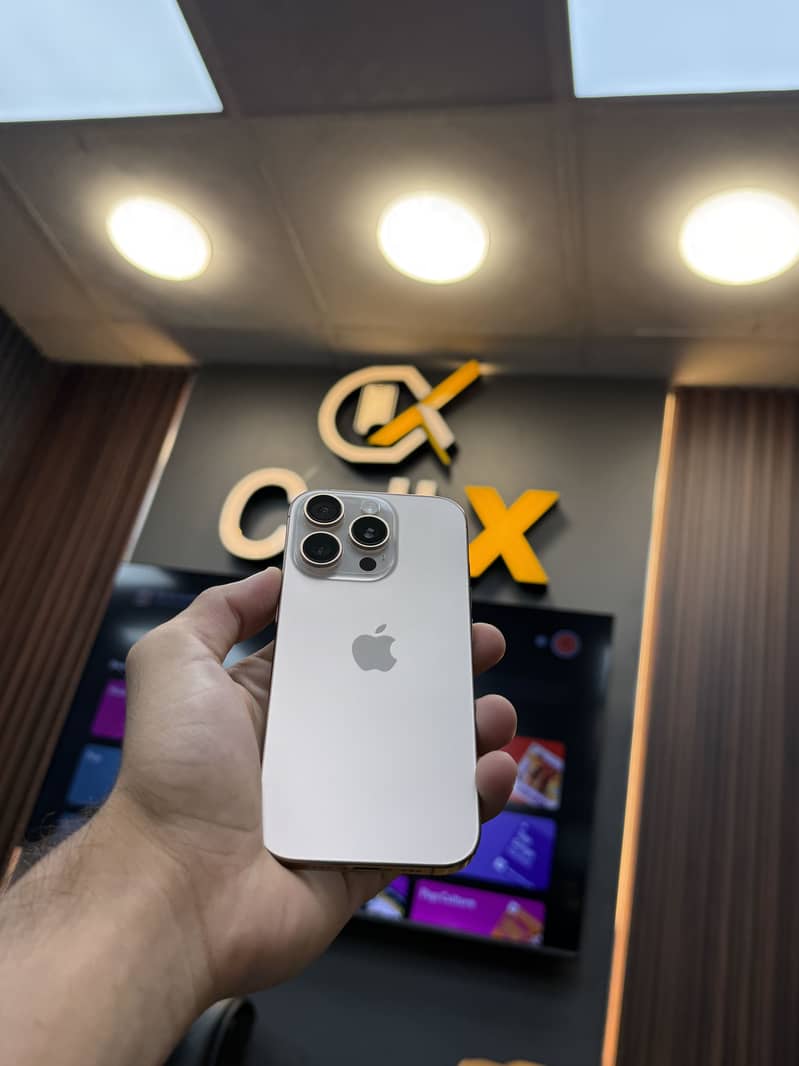 Apple iPhone 16 Pro 0