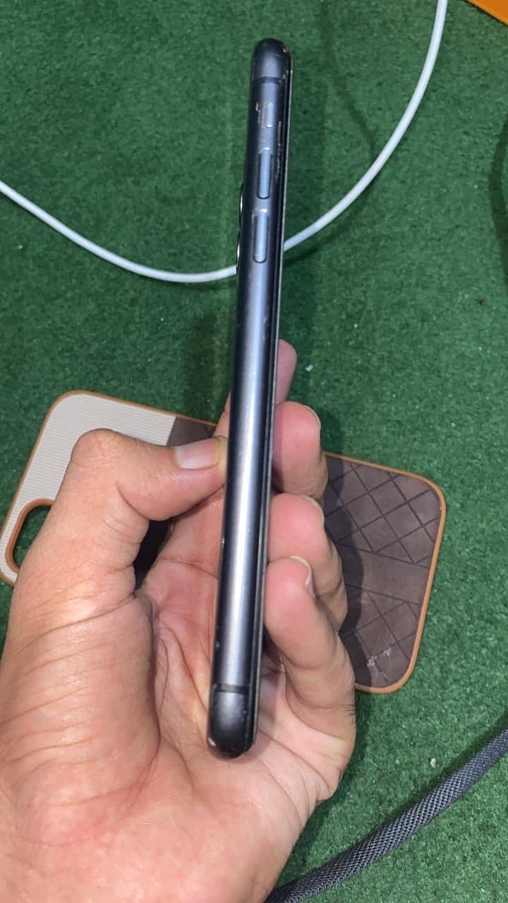 Apple iPhone 11 3