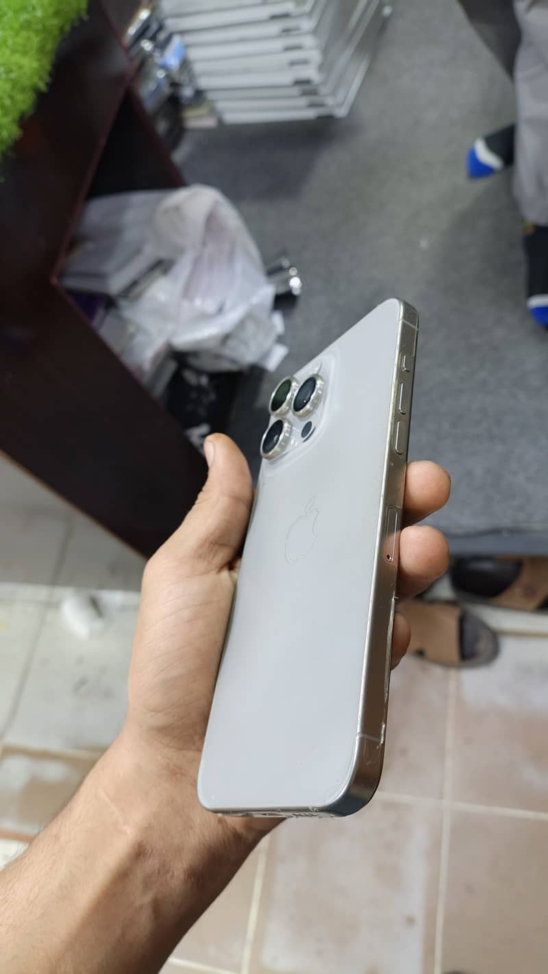 Apple iPhone 15 Pro Max 0