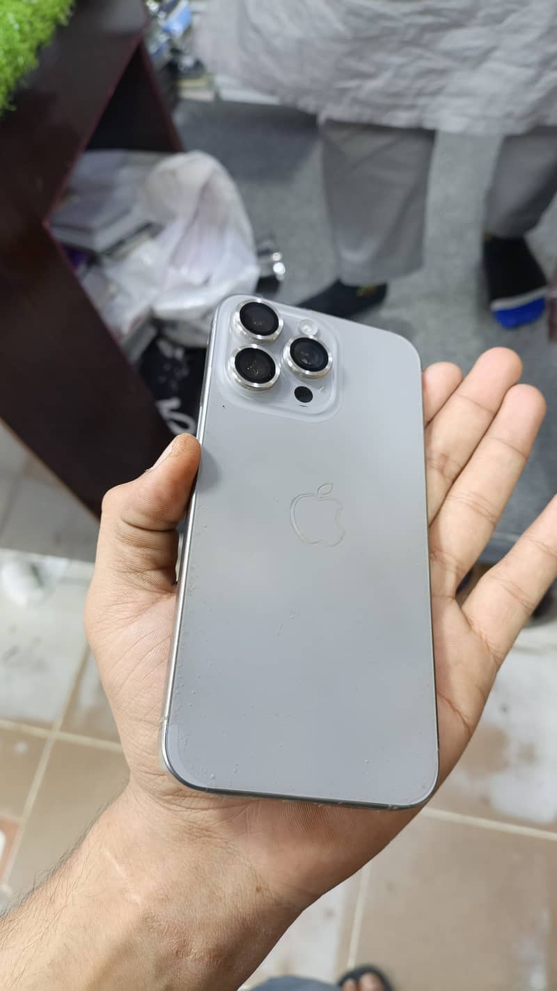 Apple iPhone 15 Pro Max 2