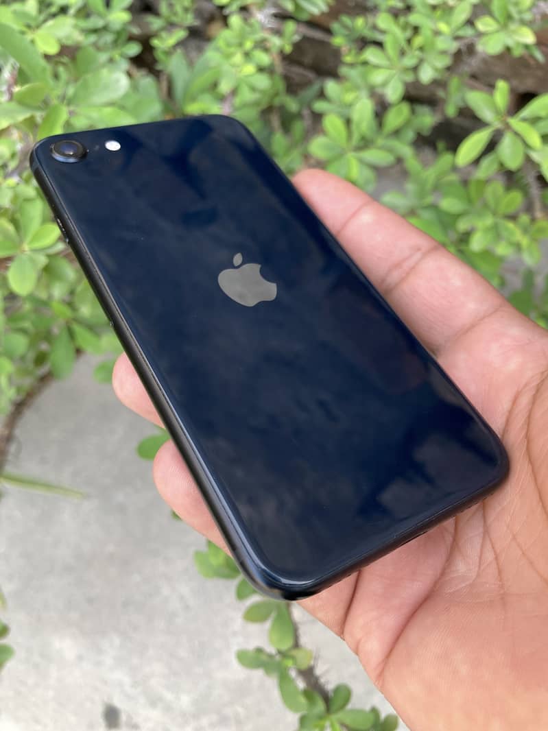 Apple iPhone SE 3rd Generation 0