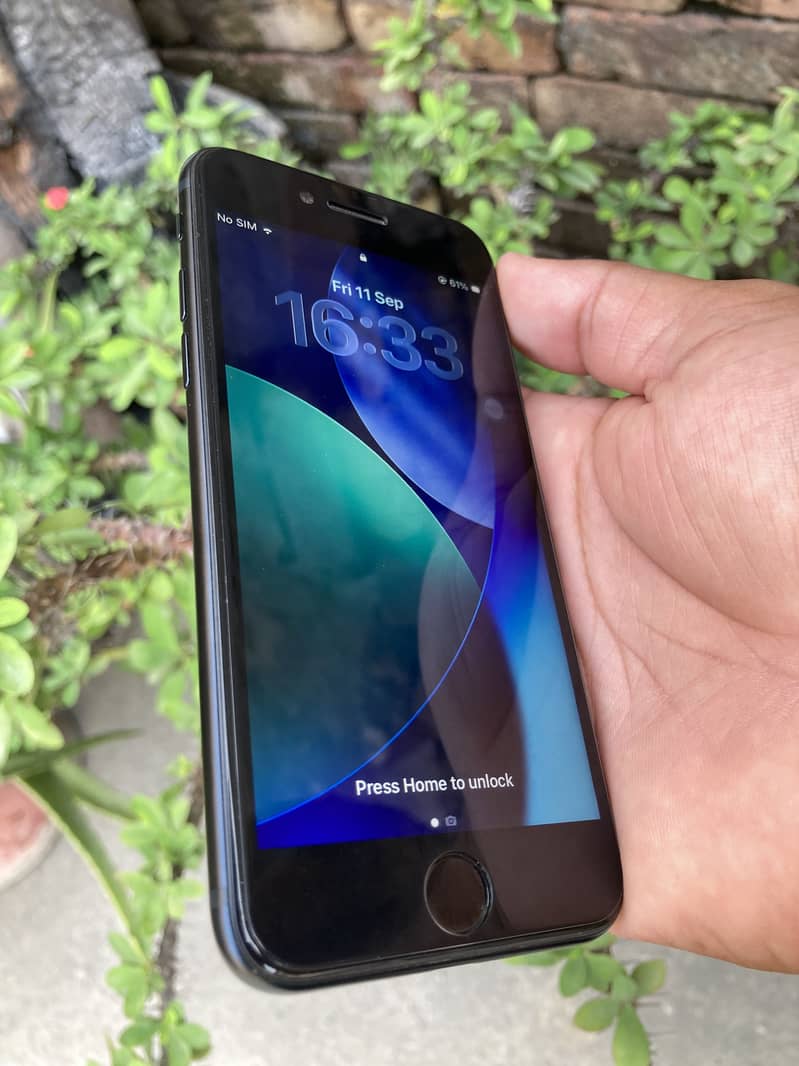 Apple iPhone SE 3rd Generation 1