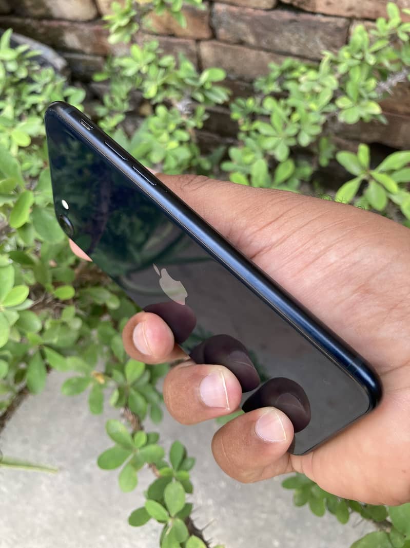 Apple iPhone SE 3rd Generation 2