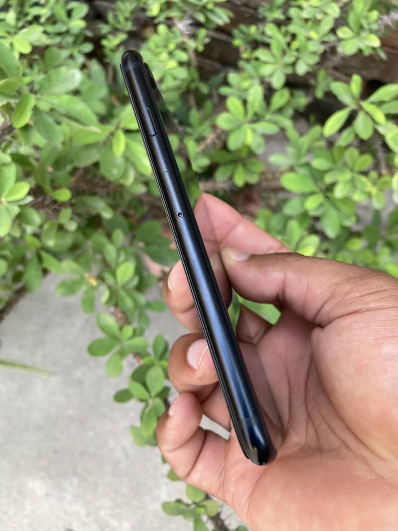 Apple iPhone SE 3rd Generation 4