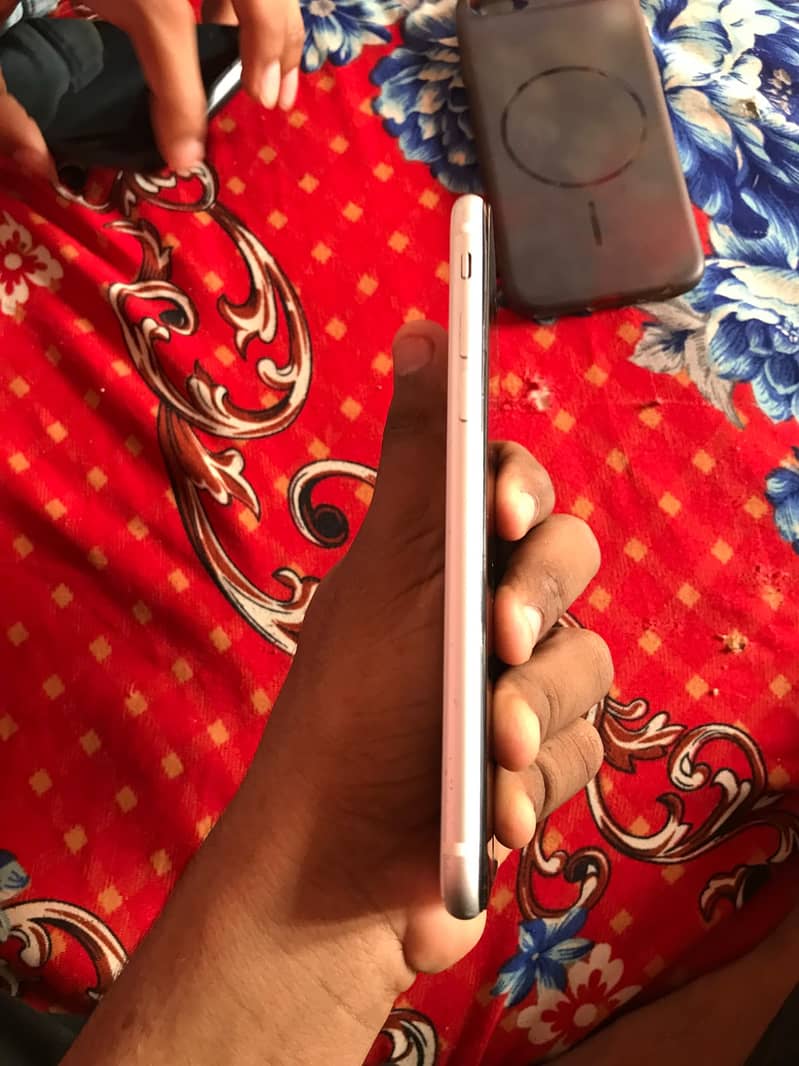 Apple iPhone SE 3