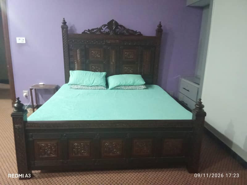 King size bed 1