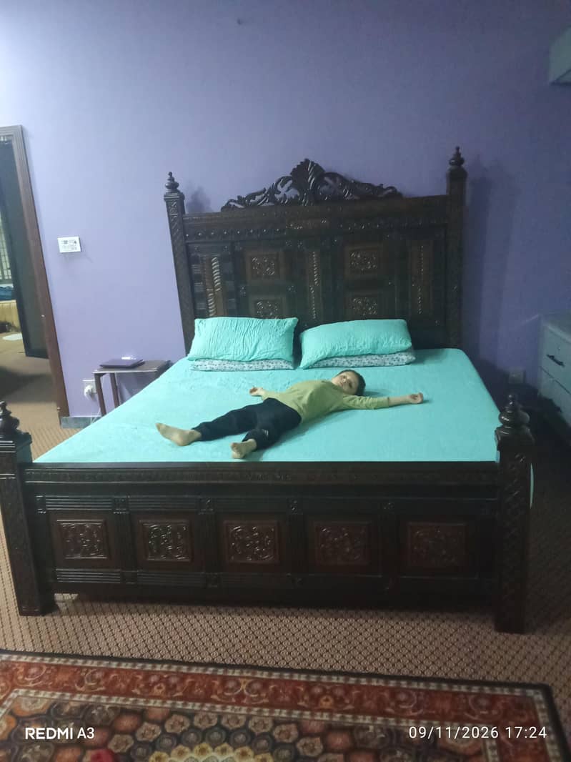 King size bed 2