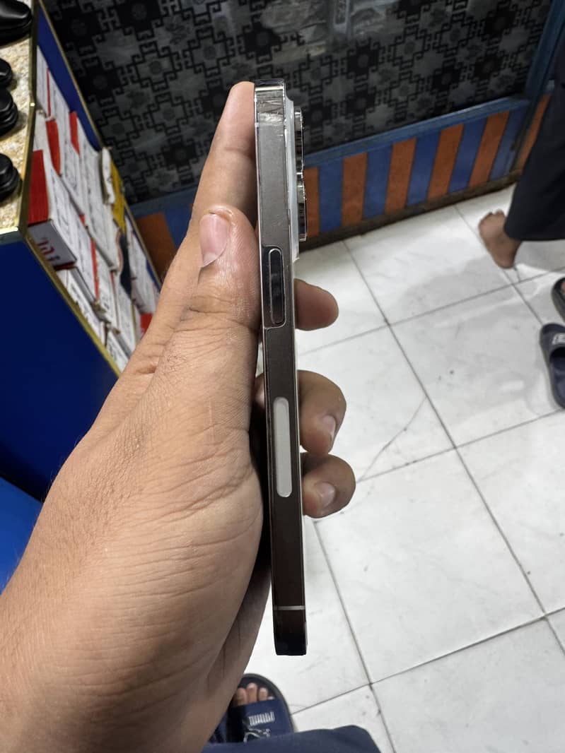 Apple iPhone 14 Pro 2