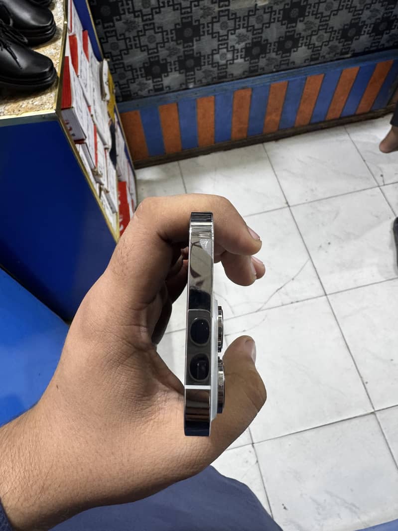Apple iPhone 14 Pro 4