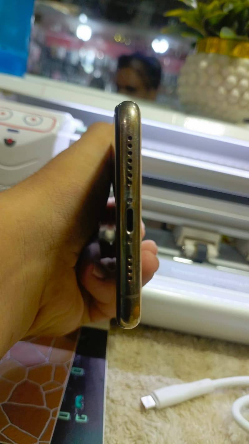 Apple iPhone 11 Pro Max 2
