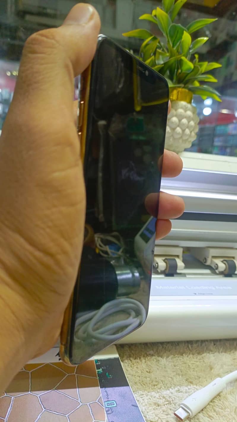Apple iPhone 11 Pro Max 3